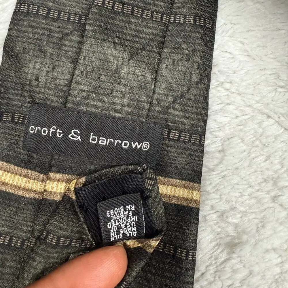 Croft & Barrow Vintage Silk Black and Gold Striped Tie - Picture 2 of 2
